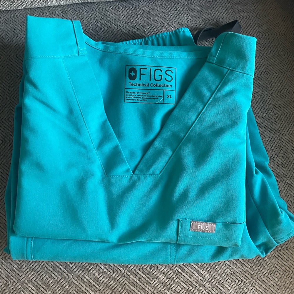 Fig brand scrubs top and bottoms XL - Technical Collection